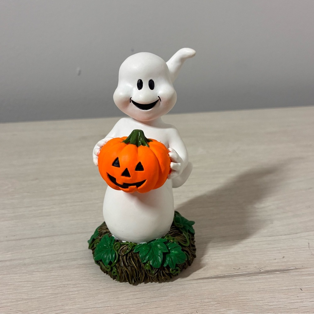 Papel Giftware Ghost Holding Pumpkin Halloween Decor